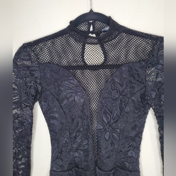 Charlotte Russe Black/Fishnet Floral Applique Bodysuit - Picture 6 of 12